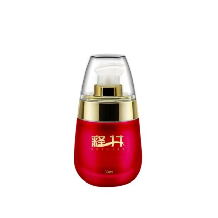 a product from the SHIJING brand, with a bottle design that is both high-end and stylish. The bottle combines red and gold colors, giving it a luxurious and appealing look. The cap is transparent, allowing a view of the spray nozzle inside. The front of the bottle features the brand logo, and the overall design is simple yet elegant, highlighting the product's high quality and sophistication. This product design exudes a sense of luxury and professionalism, suitable for consumers seeking high-quality health or beauty products.